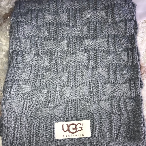 Ugg Pom Beanie and Scarf Set - Picture 4 of 5